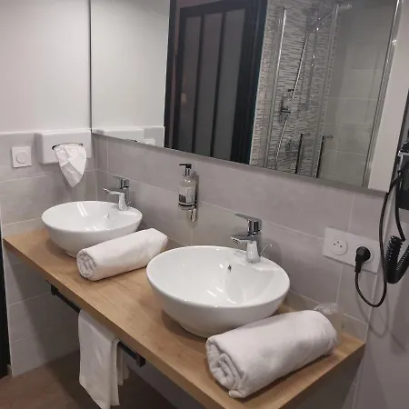 Logis Le Relais Du Rouge Отель