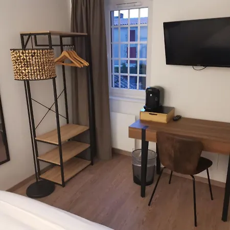 Hotell Logis Le Relais Du Rouge 3*