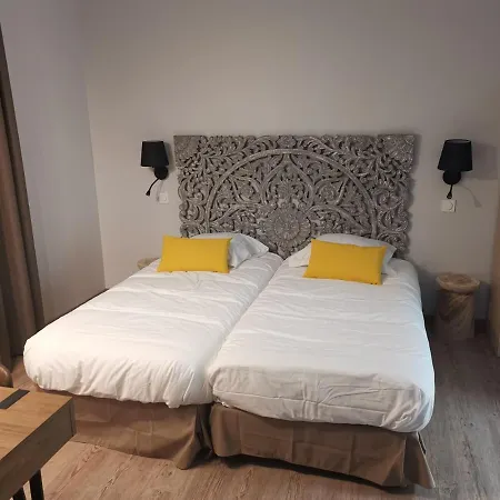 Hotell Logis Le Relais Du Rouge 3*