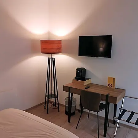 Hotel Logis Le Relais Du Rouge 3*